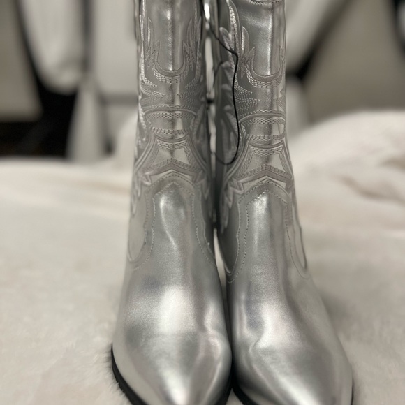 Brand new cowgirl silver boots - Picture 5 of 6